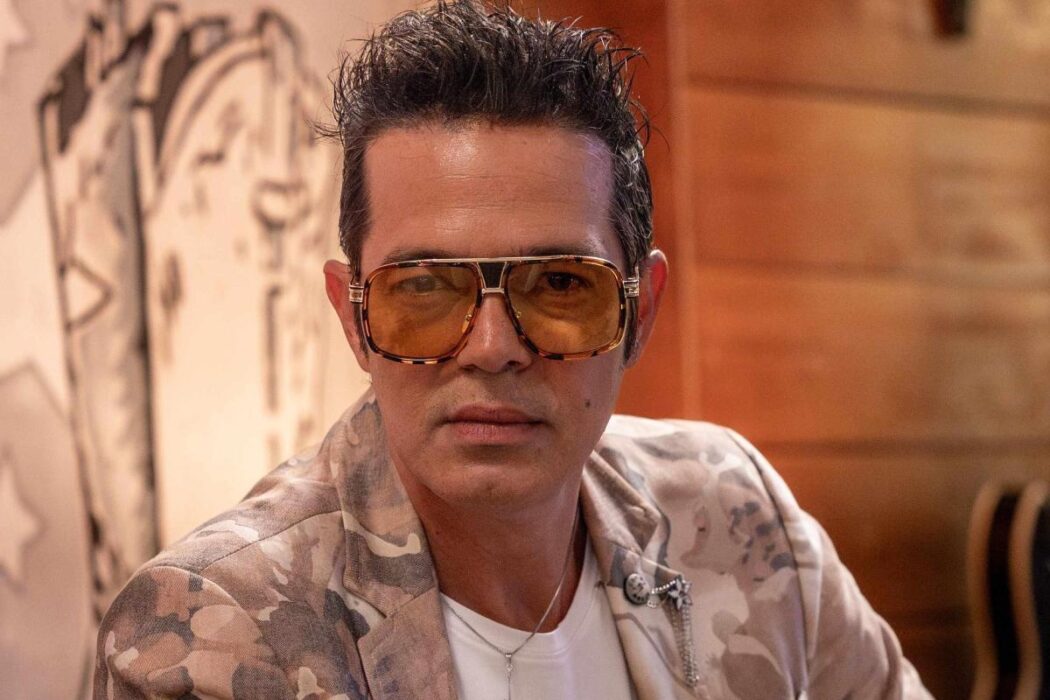 Tom Bastos (Bruno Mazzeo), de Cheias de Charme, em Coração Acelerado