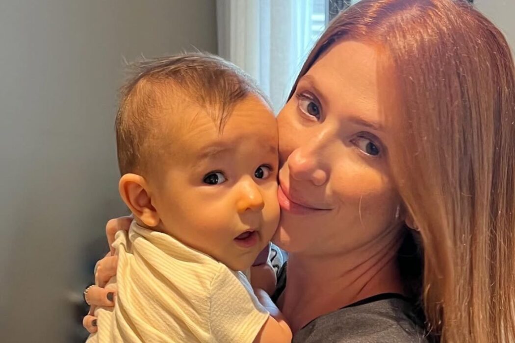 Dani Calabresa com o filho