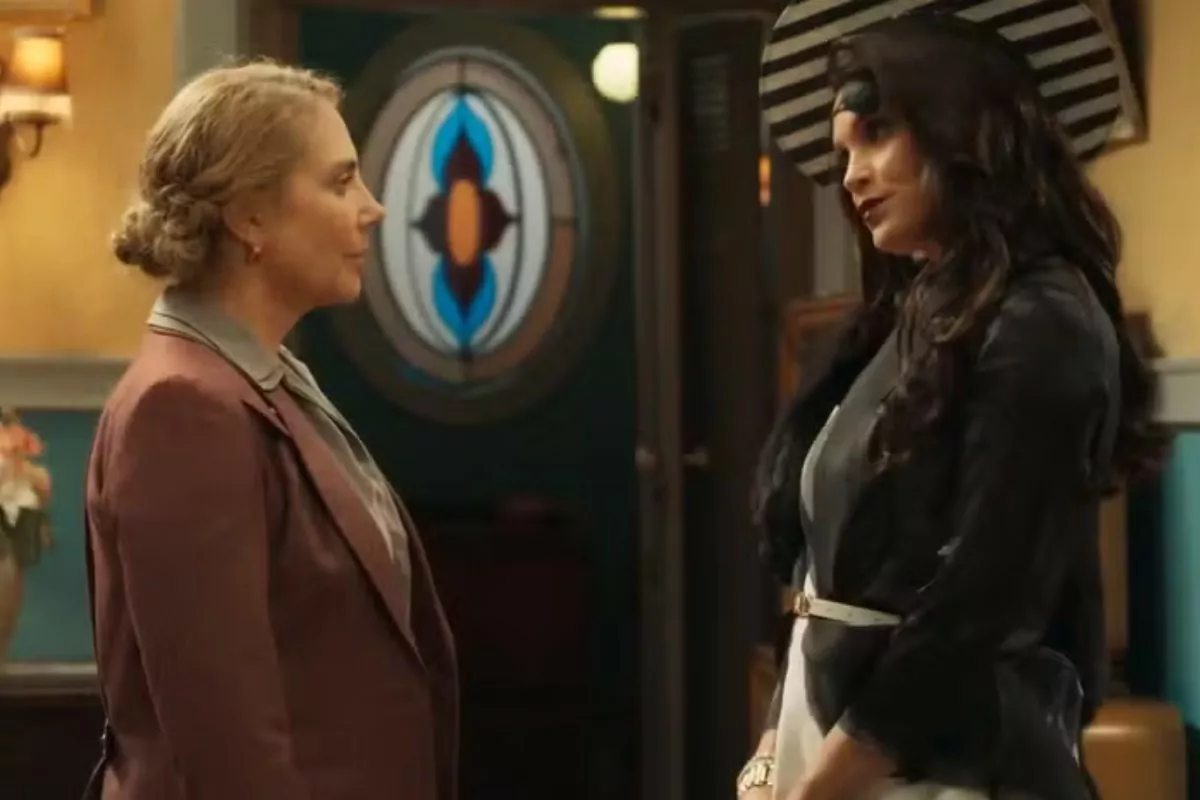 Sandra (Flávia Alessandra) oferece dinheiro a Zulma (Heloísa Périssé) para ‘comprar’ Samir (Davi Malizia) em