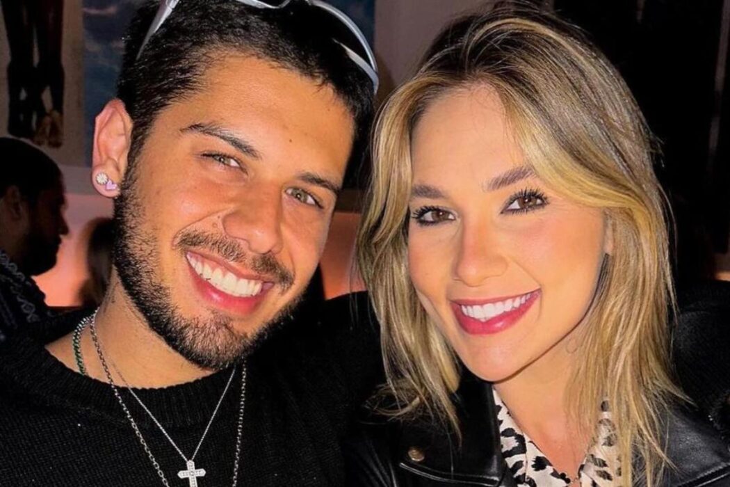zé felipe e virginia fonseca posando juntos sorridentes