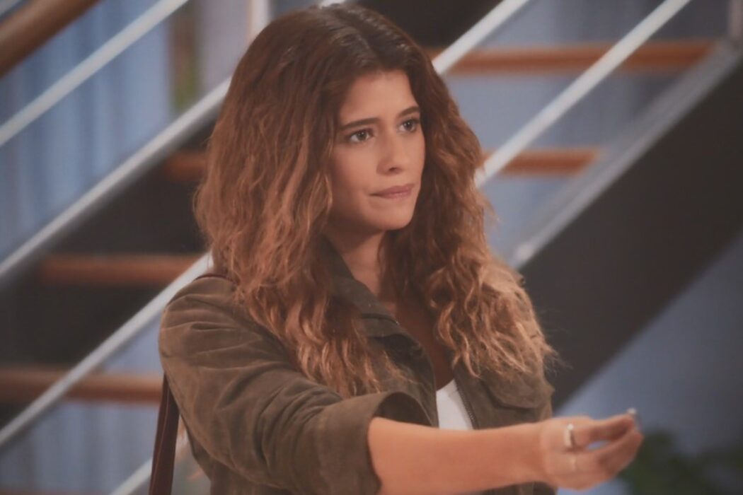 Agrado faz questão de devolver o anel de noivado pessoalmente em Coração Acelerado