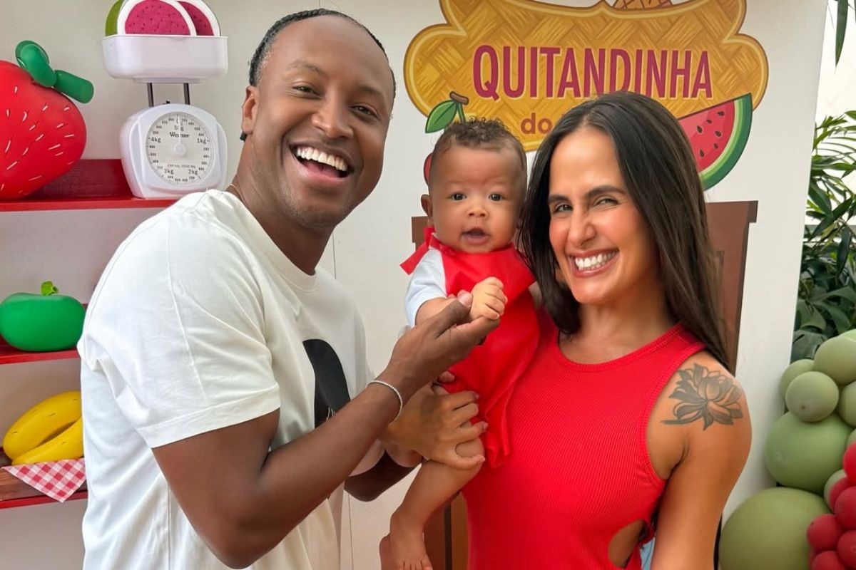 Carol Peixinho e Thiaguinho com o filho