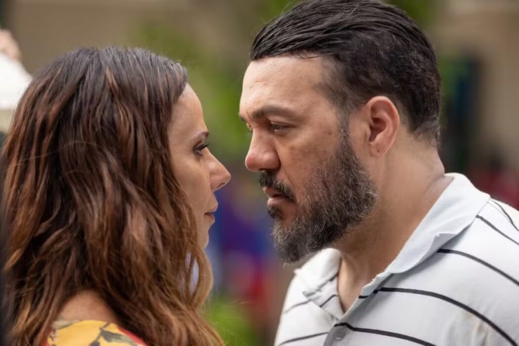 Misael (Belo) e Consuelo (Viviane Araújo) em 'Três Graças'