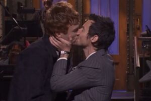 harry styles beijando ben marshall ao vivo