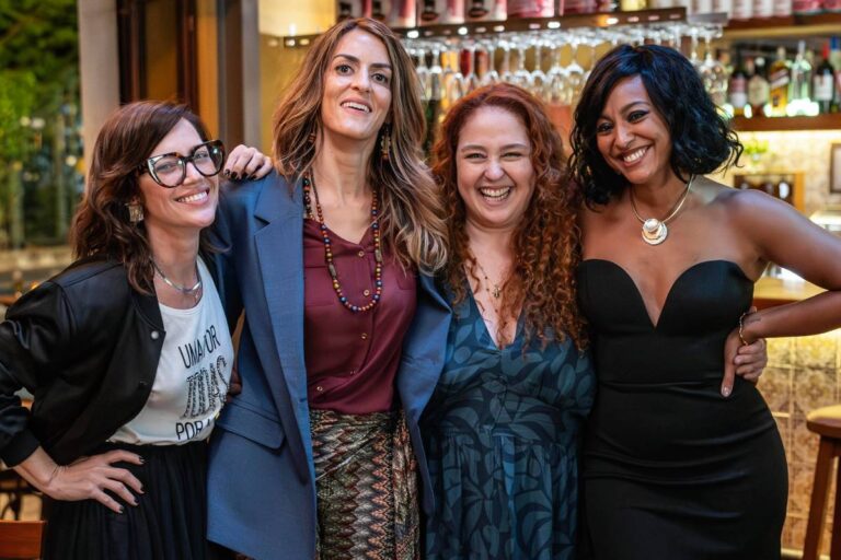Ana Lia (Natália Lage), Joana (Luciana Paes), Claudinha (Debora Lamm) e Laura (Sheron Menezzes) em 'Juntas e Separadas'