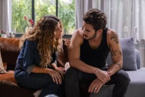 Agrado (Isadora Cruz) e João Raul (Filipe Bragança) em Coração Acelerado