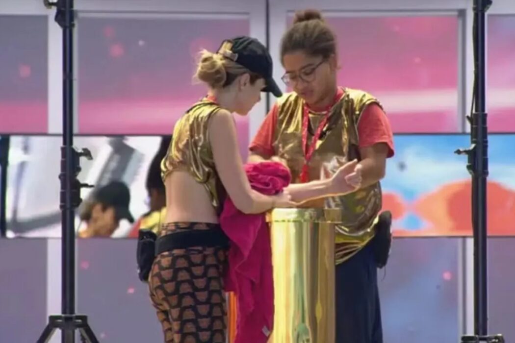 Ana Paula e Milena no castigo do monstro