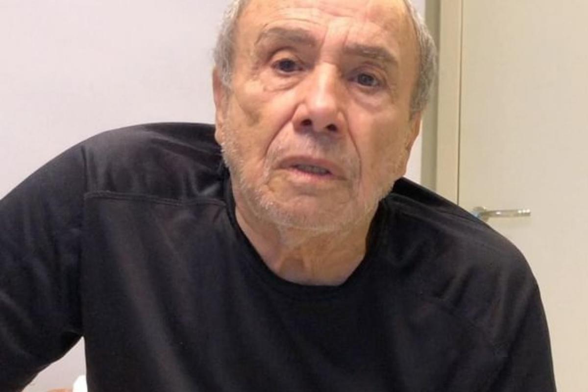 Stênio Garcia com olhar sério para câmera